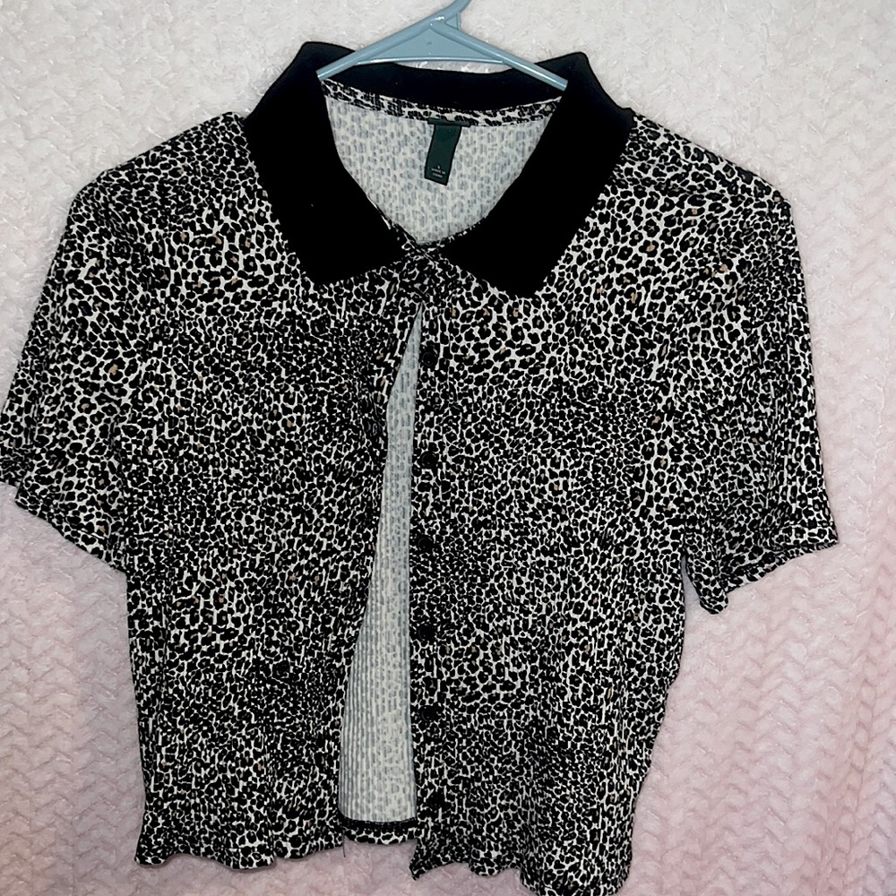 collared leopard print button up shirt, all buttons unbutton